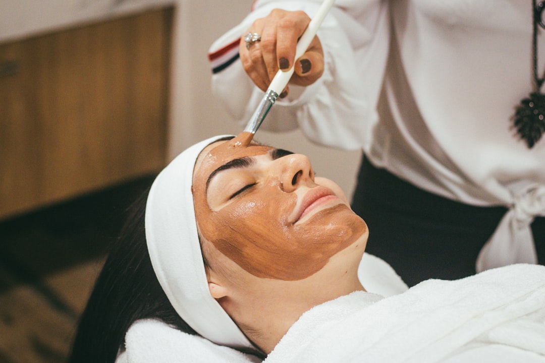 How to Choose a Skincare or Facial Therapist in South Africa
